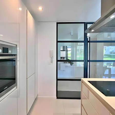 Lägenhet New Flat With Terrace & Pool Close To Beaches *