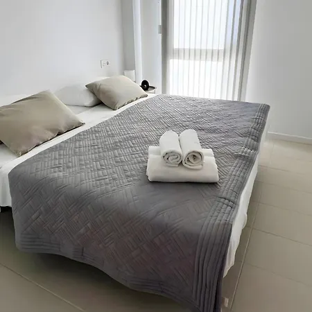 Nuevo Con Terraza Y Piscina Próximo A Playas