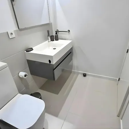 Apartamento Nuevo Con Terraza Y Piscina Próximo A Playas