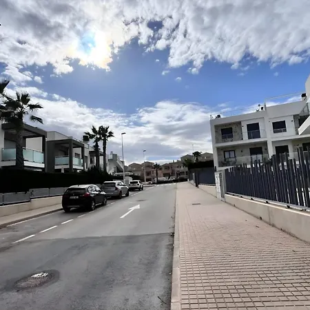 Nuevo Con Terraza Y Piscina Próximo A Playas